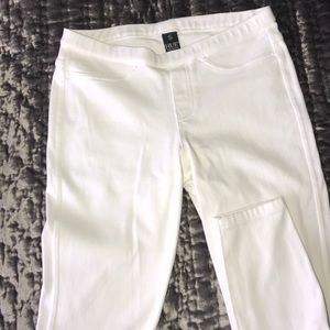White jegging’s